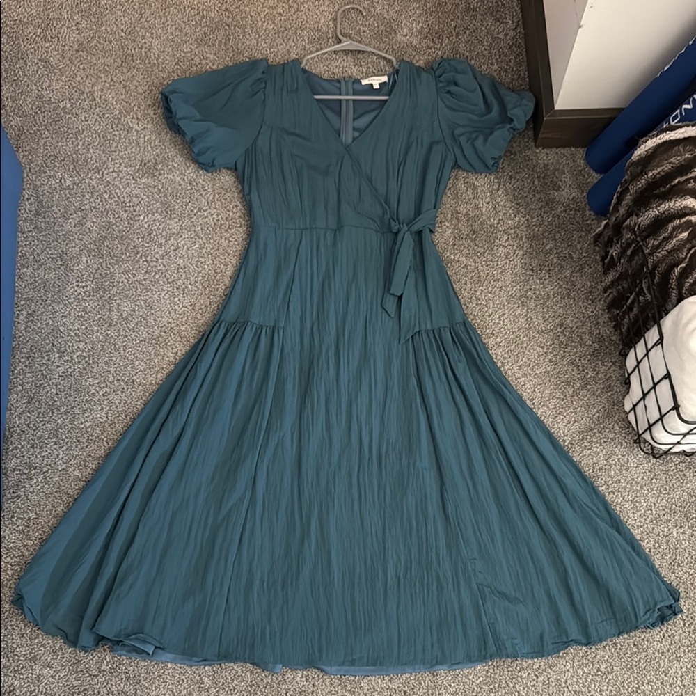 Bohme Puff Sleeve V-Neck Midi Dress